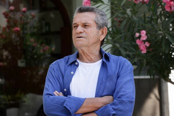 Στο Γιώργο Μαργαρίτη έκαναν κάποτε support οι Socrates. Aφηγείται τη ζωή του στον M.Hulot