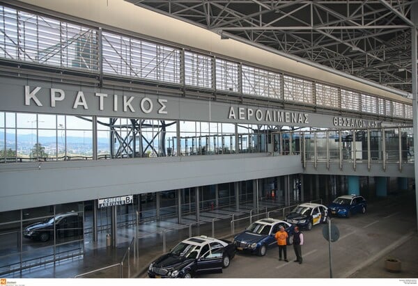Αναγκαστική προσγείωση αεροσκάφους στη Θεσσαλονίκη: 35χρονος γρονθοκόπησε 41χρονο στον αέρα