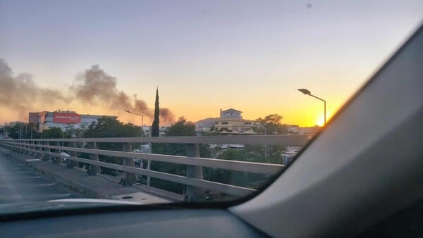 Φωτιά τώρα στο Περιστέρι - Καίγεται επιχείρηση