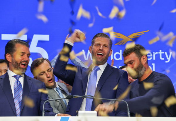 Η περιουσία του Τραμπ εκτοξεύεται μετά την κυκλοφορία του οικογενειακού crypto token