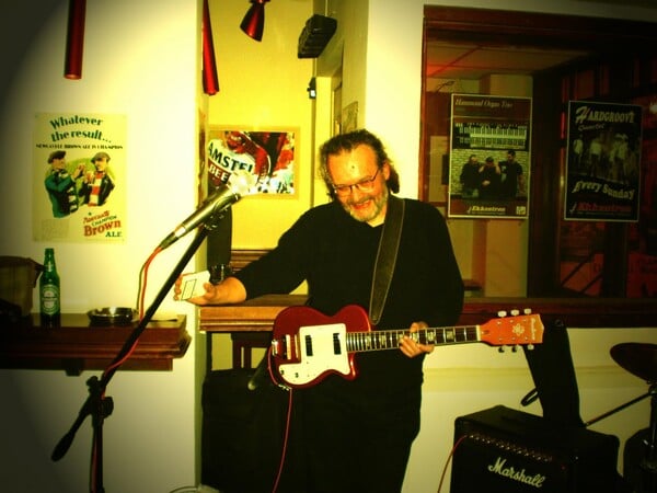 Ηλίας Ζάικος: το «Ντόμπρα blues» είναι το πρώτο βιβλίο τού σημαντικού Έλληνα μπλουζίστα