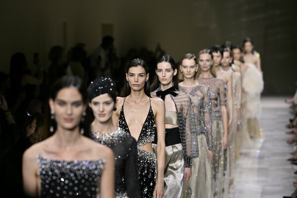 Giorgio Armani: «Η κομψότητα δεν είναι για να σε προσέχουν αλλά για να σε θυμούνται»