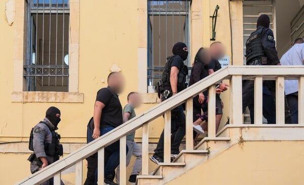 Κύκλωμα στην Κρήτη: Συνεχίζονται σήμερα οι απολογίες των κατηγορούμενων - «Μη φοβάσαι τίποτα γίγαντα» φώναζαν