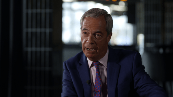 Φάρατζ: «Ναι» σε απέλαση γυναικών αιτουσών άσυλο πίσω στους Ταλιμπάν