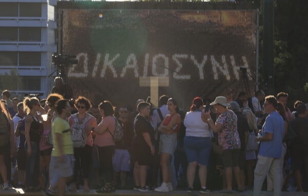 Τέμπη: Μεγάλη προσέλευση κόσμου στο Σύνταγμα για τη συγκέντρωση διαμαρτυρίας