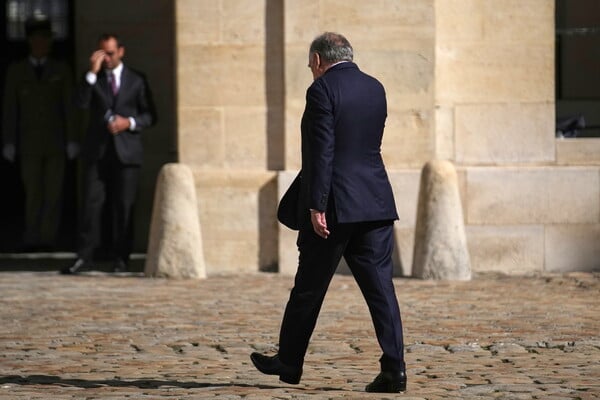 Γαλλία: Αναμενόμενη η «ταφόπλακα» στην κυβέρνηση - Έμοιαζε με επικήδειο η ομιλία Μπαϊρού