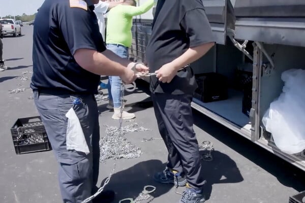 Τραμπ σε Hyundai: «Σεβαστείτε τους νόμους μας» - Διεθνής κρίση και 22 δισ. σε κίνδυνο