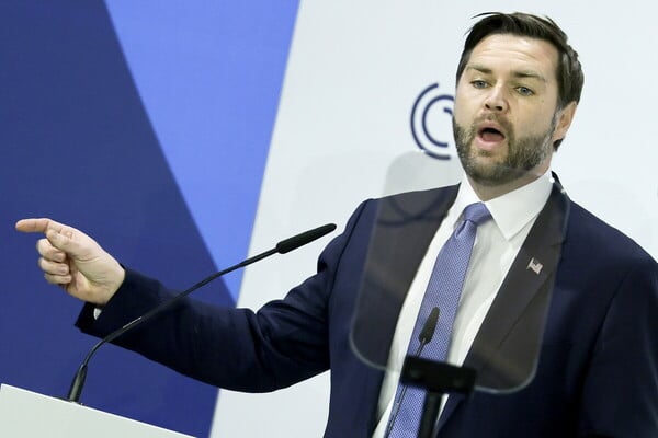 «Δεν με νοιάζει αν είναι έγκλημα πολέμου»: Ο Βανς υπερασπίζεται το φονικό drone strike στην Καραϊβική