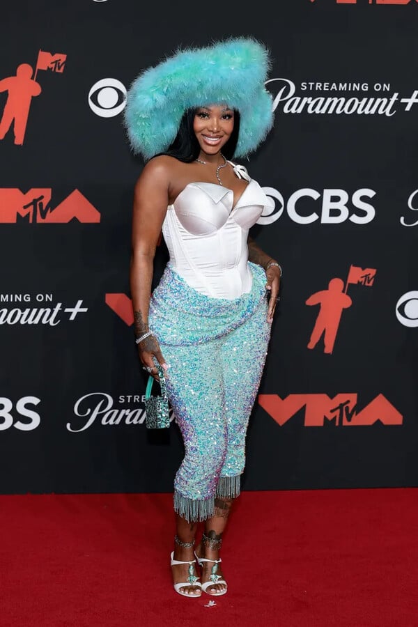 MTV VMAs 2025: Οι καλύτερες, οι χειρότερες και οι πιο περίεργες εμφανίσεις στο κόκκινο χαλί