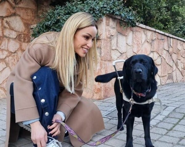 ΣΑΤΑ για τον οδηγό που αρνήθηκε στην Καρολίνα Πελενδρίτου να έχει μαζί τον σκύλο - οδηγό της: «Θα υποστεί τις συνέπειες»