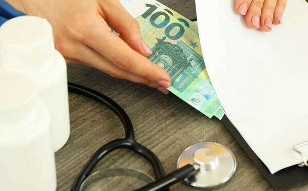 Συνελήφθη διευθυντής δημόσιου νοσοκομείου για «φακελάκι»