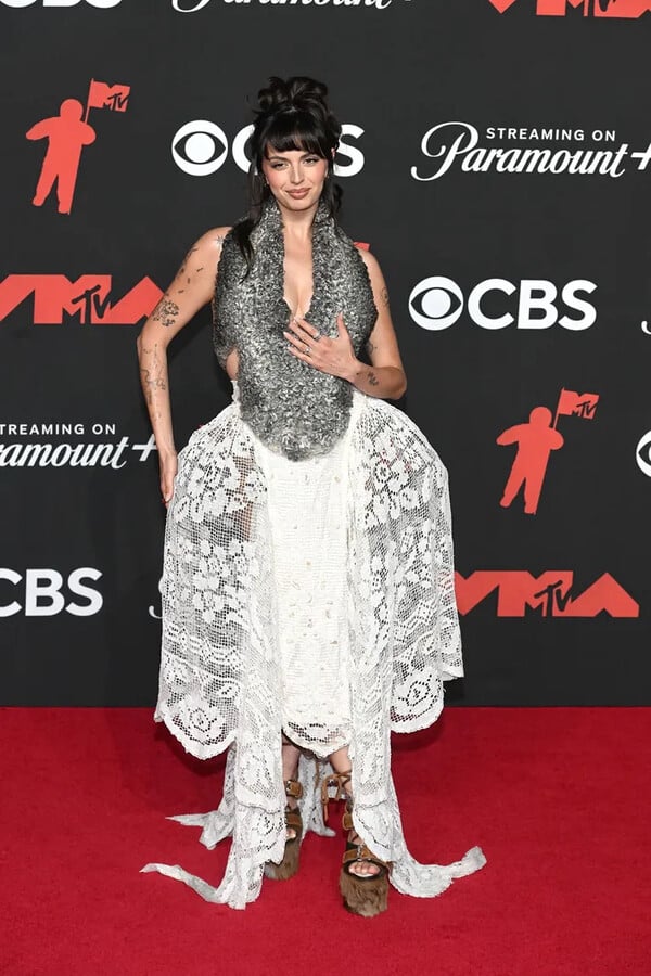 MTV VMAs 2025: Οι καλύτερες, οι χειρότερες και οι πιο περίεργες εμφανίσεις στο κόκκινο χαλί
