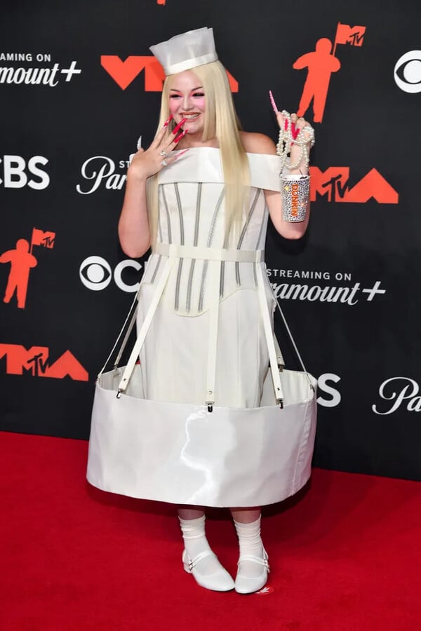 MTV VMAs 2025: Οι καλύτερες, οι χειρότερες και οι πιο περίεργες εμφανίσεις στο κόκκινο χαλί