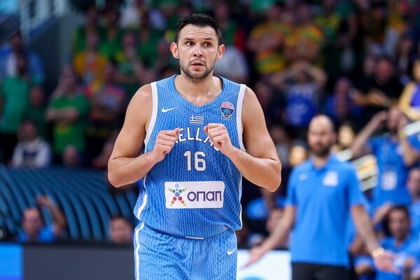 Eurobasket 2025- Ο Κώστας Παπανικολάου έστειλε ηχηρό μήνυμα στους γονείς: ««Αν δίνουμε το κακό παράδειγμα, τι περιμένουμε από τα παιδιά μας;»