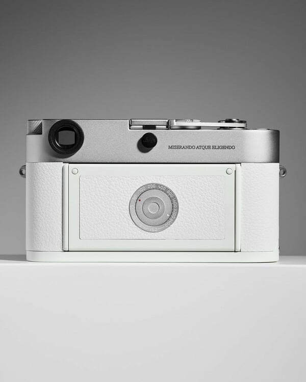 Σε δημοπρασία η φωτογραφική κάμερα Leica Μ-Α του Πάπα Φραγκίσκου