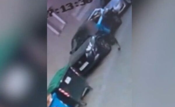 Γκύζη: Βίντεο από τη στιγμή που ο 59χρονος σημαδεύει και πυροβολεί υπάλληλο καθαριότητας