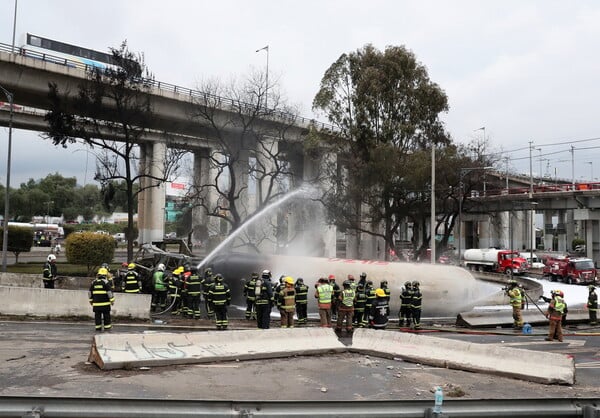 Τρεις νεκροί και 70 τραυματίες από έκρηξη βυτιοφόρου στην Πόλη του Μεξικού