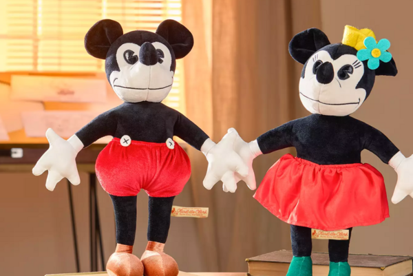 Η Disney κυκλοφόρησε κούκλες Μίκυ και Μίνι Μάους - αντίγραφο της πρώτης έκδοσης των 30s