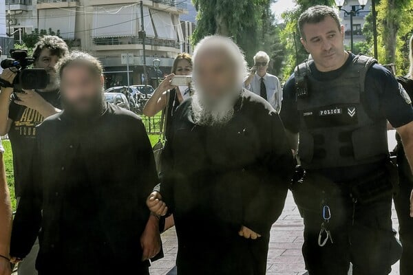 Καλάβρυτα: Προφυλακιστέος ο ηγούμενος του Μεγάλου Σπηλαίου για αρχαιοκαπηλία