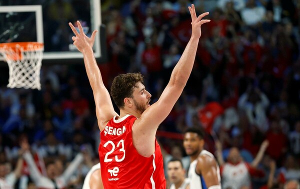 Eurobasket 2025: Αντιδράσεις για τις αναρτήσεις Σεγκούν με Κεμάλ και θαλασσινό αέρα μετά τη νίκη επί της Ελλάδας