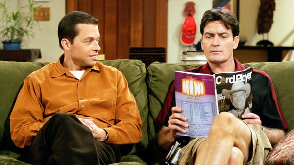 Two and a Half Men: «Έπαιρνα το 1/3 της αμοιβής του Τσάρλι Σιν» αποκάλυψε ο συμπρωταγωνιστής του