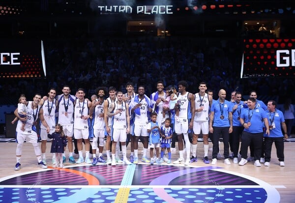 Eurobasket 2025: «Ελλάδα αυτό είναι για εσένα» - Οι πρώτες δηλώσεις προπονητή και παικτών μετά τη νίκη
