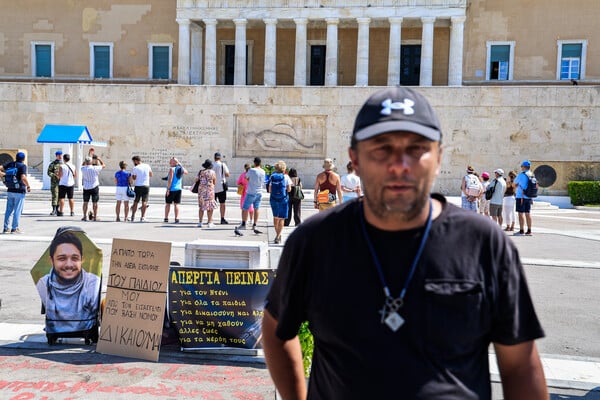 Ξεκινά απεργία πείνας και δίψας πατέρας θύματος των Τεμπών