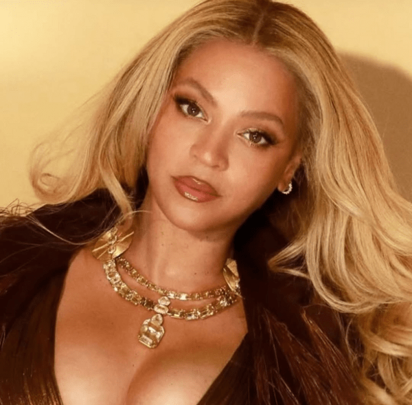 Η Beyoncé με κολιέ 3.000 ετών – Η λαμπερή εμφάνιση που έκλεψε τις εντυπώσεις