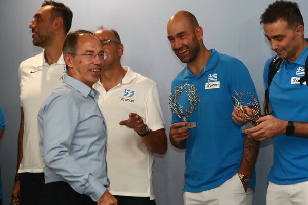 Eurobasket 2025: Υποδέχθηκαν την Εθνική με Final Countdown στο «Ελευθέριος Βενιζέλος»