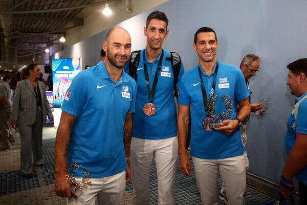 Eurobasket 2025: Υποδέχθηκαν την Εθνική με Final Countdown στο «Ελευθέριος Βενιζέλος»