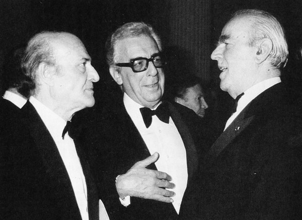 «Το Θεάτρο της Δευτέρας»: η ιστορία μιας εκπομπής που έμαθε το θέατρο στους Έλληνες