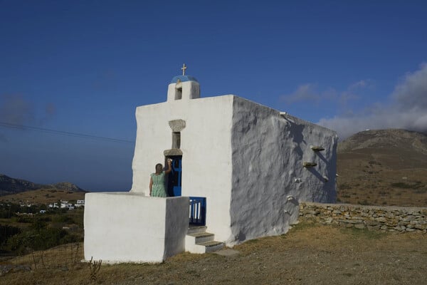 Αφιέρωμα Assocıated Press στην Τήνο: Ένα ελληνικό νησί έχει 1.000 ιδιωτικά παρεκκλήσια