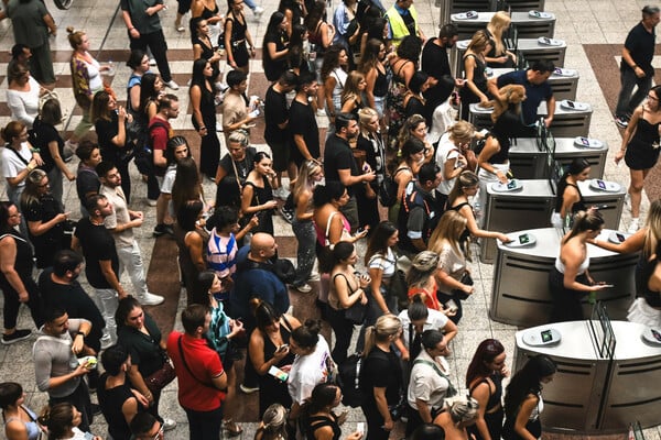 Ξημερώματα στο μετρό της Αθήνας: Η πόλη όντως δεν κοιμήθηκε ποτέ 
