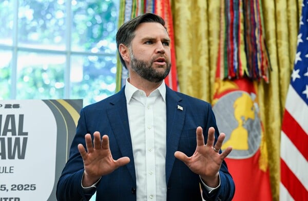 Politico: «Επίσκεψη - έκπληξη του AfD στον Λευκό Οίκο» - Τι σημαίνει αυτό