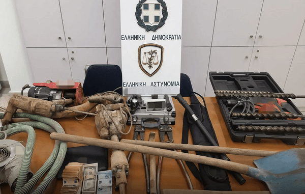 Φωκίδα: Εσκαβαν τούνελ δίπλα σε αρχαιολογικό χώρο – Δύο συλλήψεις