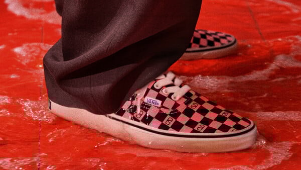 Valentino Garavani x Vans: Η συνεργασία που ενώνει την υψηλή ραπτική με το skate DNA
