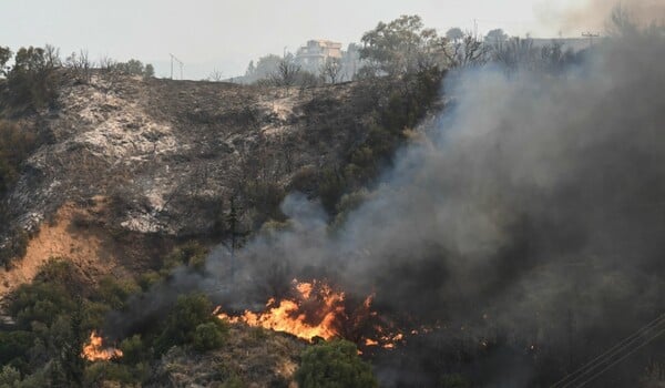 Φωτιά στην Κεφαλονιά: Επιμένει το μέτωπο - 112 και ενισχύσεις στο νησί από τη Κυλλήνη