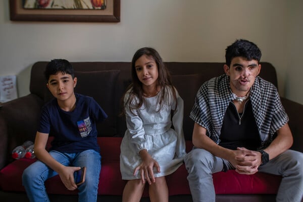 «Προσευχόμαστε να έρθει η βίζα πριν τον θάνατο» - Άγνωστο το μέλλον για τα βαριά τραυματισμένα παιδιά της Γάζας