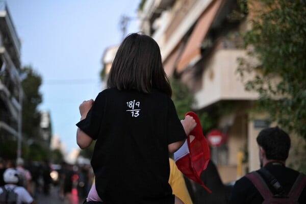 Εικόνες από την αντιφασιστική πορεία για τα 12 χρόνια από τη δολοφονία του Παύλου Φύσσα