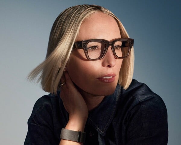 Η Meta παρουσίασε τα πρώτα Ray-Ban με ενσωματωμένη οθόνη επαυξημένης πραγματικότητας