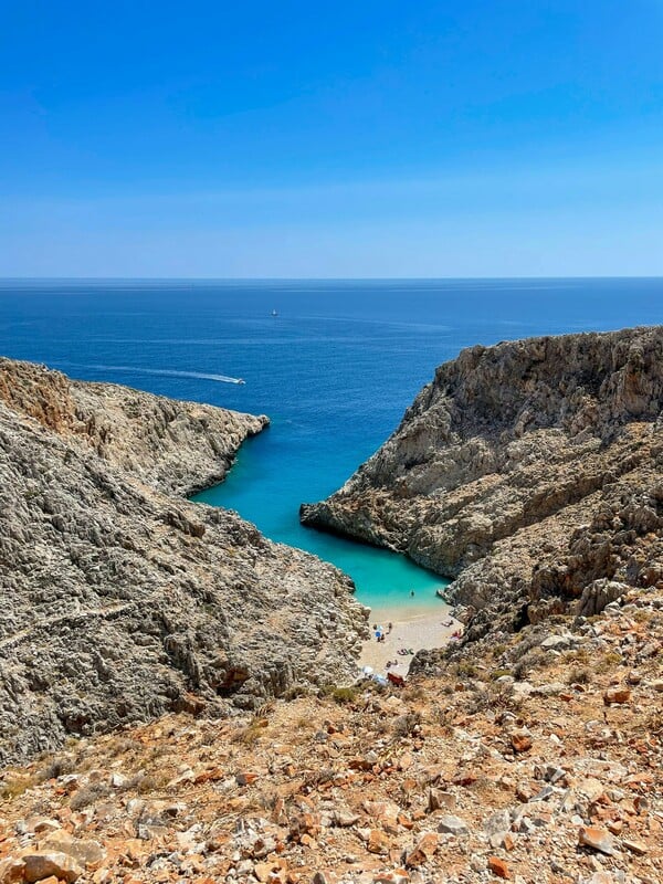 «Ούτε καριέρες, ούτε πλούτη. Ο πλούτος είναι στην ηρεµία µέσα µας, κι εδώ αυτό το βρήκα».