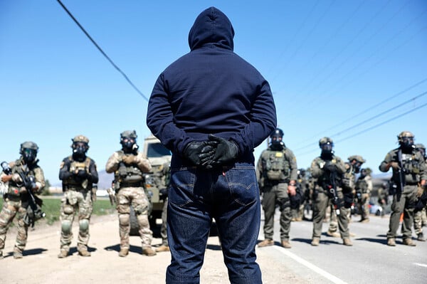 Η ICE ανοίγει 300 νέα γραφεία και σχεδιάζει το μεγαλύτερο κυνήγι μεταναστών στην ιστορία των ΗΠΑ