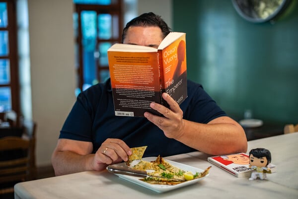 Ο Ρεμί φοβάται ότι τα εστιατόρια μετατρέπονται σε σκυλάδικα