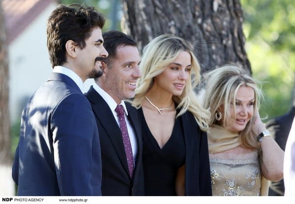 Ο Παύλος Βαρδινογιάννης και η Κατερίνα Μπιρμπίλη παντρεύτηκαν στην Εκάλη