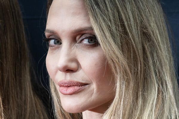 Αντζελίνα Τζολί: «Δεν αναγνωρίζω πια τη χώρα μου» - Το αιχμηρό σχόλιο μετά την αναστολή του Τζίμι Κίμελ από το ABC