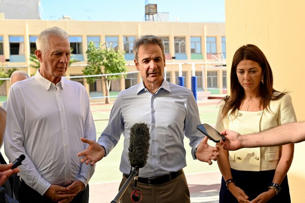 Στο Ωνάσειο Σχολείο Περιστερίου ο Κυριάκος Μητσοτάκης: «Συνεχίζουμε να επενδύουμε στη δημόσια παιδεία»