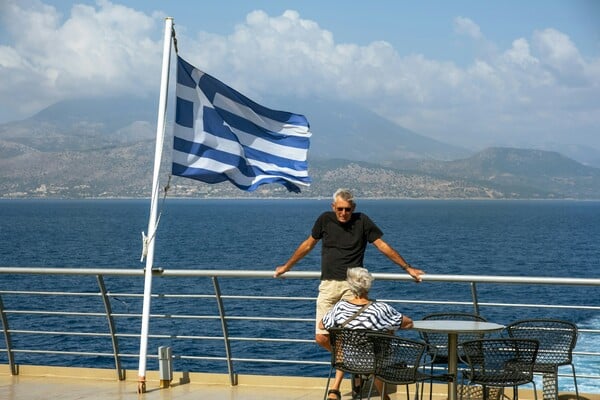 Πώς πρέπει να αντιμετωπίσει η Ελλάδα τη μείωση του πληθυσμού της; - Το αφιέρωμα του BBC