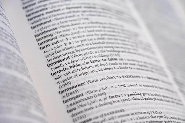 Από το «petrichor» μέχρι το «cancel culture»: Οι 5.000 νέες λέξεις στο λεξικό Merriam-Webster