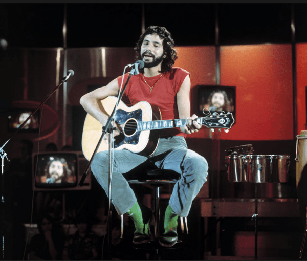Ο Cat Stevens προτού και αφότου μετονομαστεί σε Yusuf Islam 