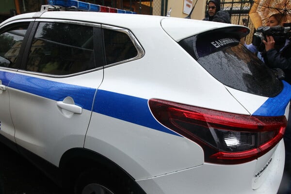 Βασίλης Μπισμπίκης: «Μου έφυγε το τιμόνι» - Με χειροπέδες στην Ευελπίδων ο ηθοποιός